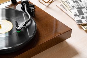 Channel 33 RPM Takes on the Fluance RT81+ Turntable | Comprehensive Analysis